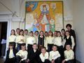Святкова знимка у вестибюлі